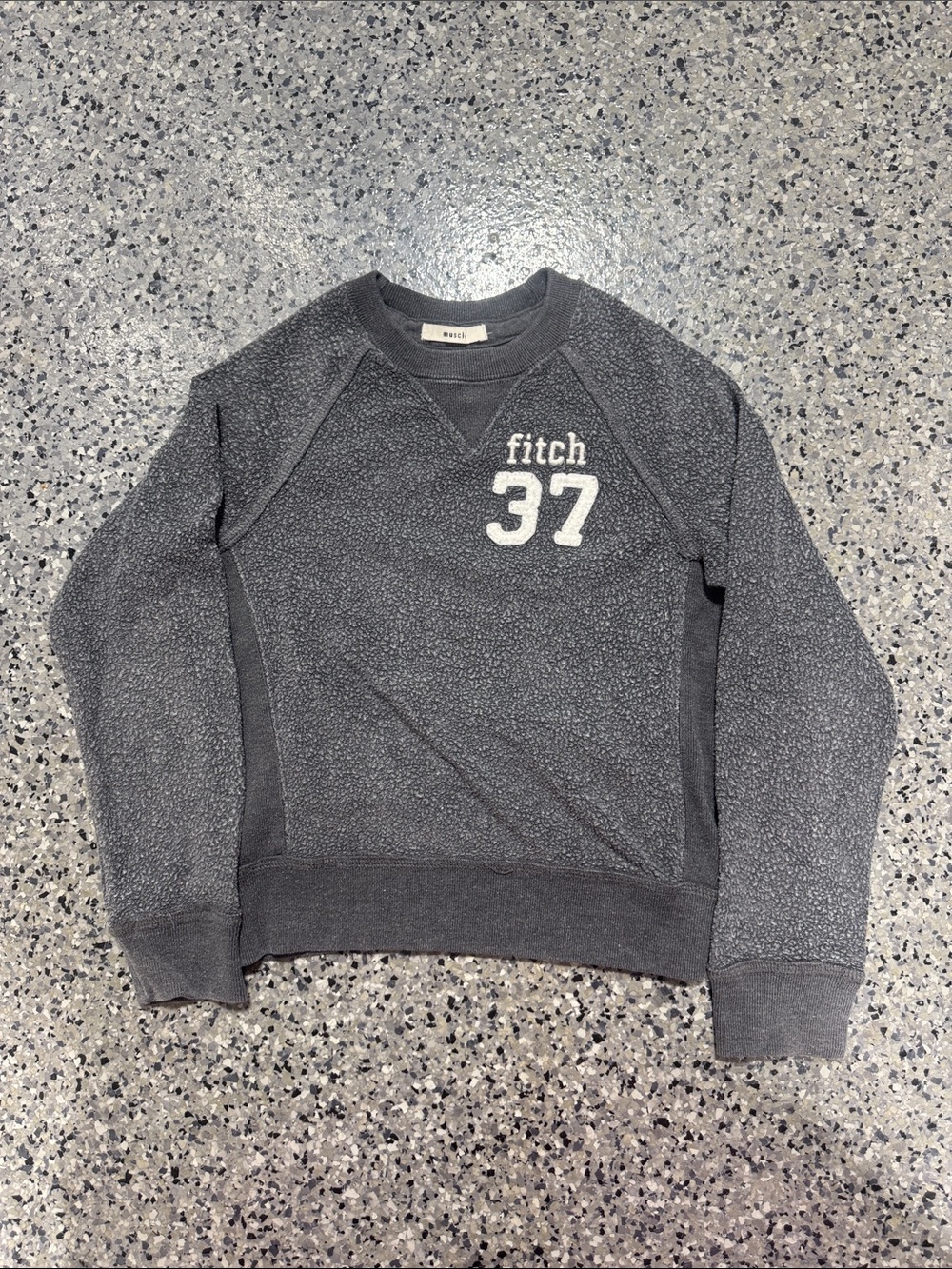 abercrombie kids charcoal gray crewneck sweatshirt with 'fitch 37' patch